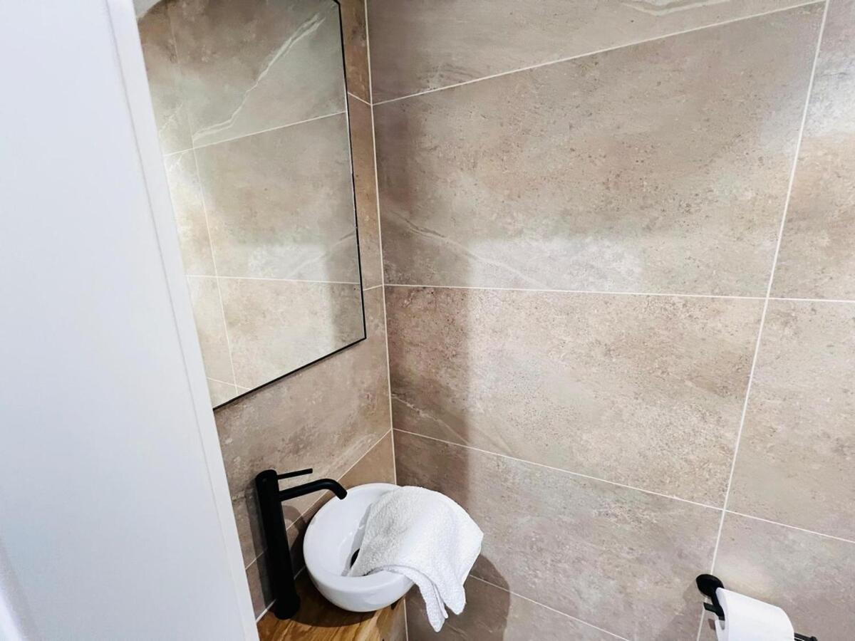 Charming 1 Bedroom With Balcon And Parking *